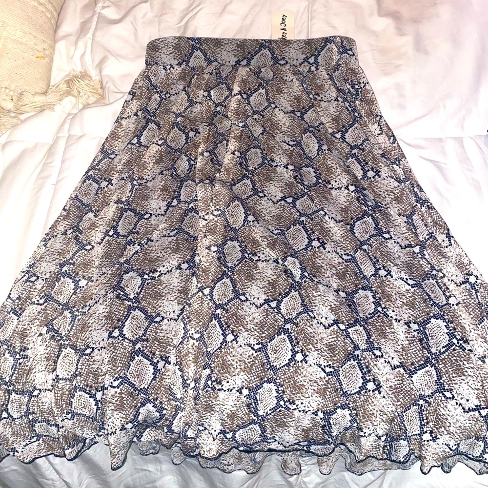 Snake skin mid skirt